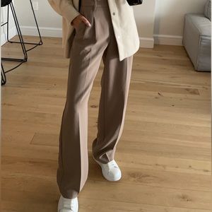Aritzia “Effortless” Trouser